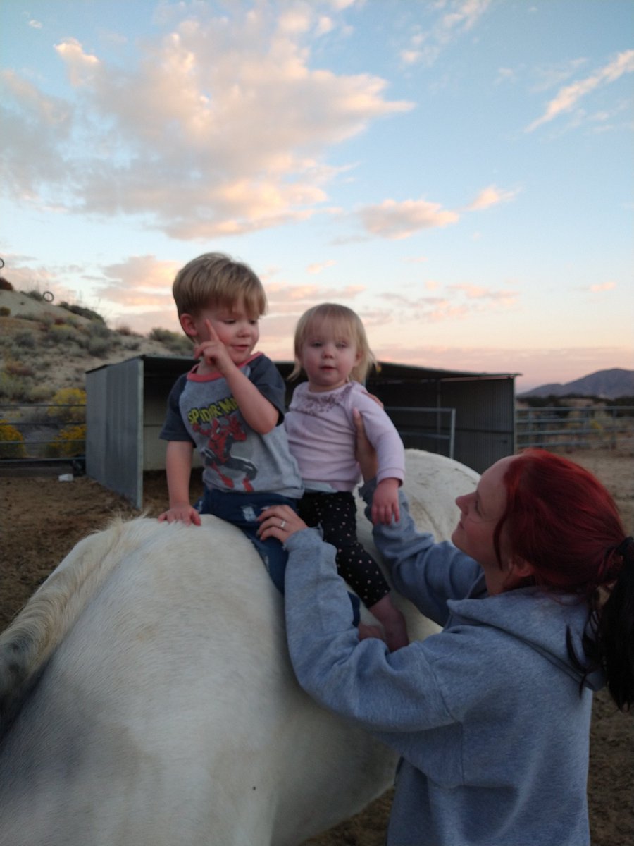 tiny_tana_'s tweet photo. On a happy note, I have the cutest kids ever.🖤 https://t.co/iAnGVPfaU0