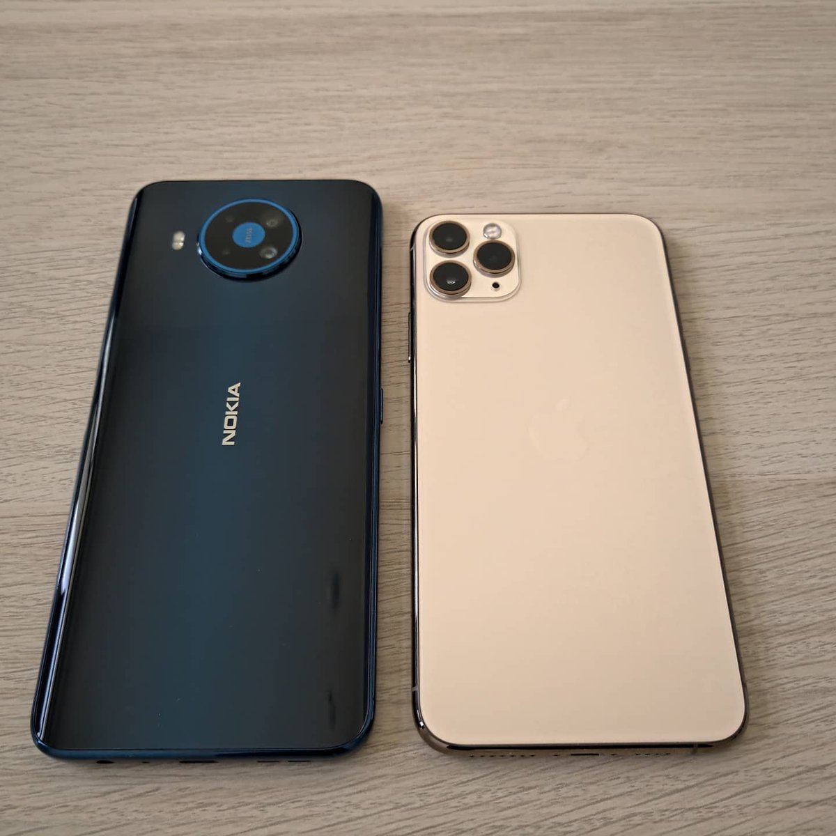 Nokia 8.3 5G and iPhone 11 Pro Max.. Which one looks better? :)

#nokia #nokia8dot3 #nokia8dot35g #iphone #apple #iphone11promax