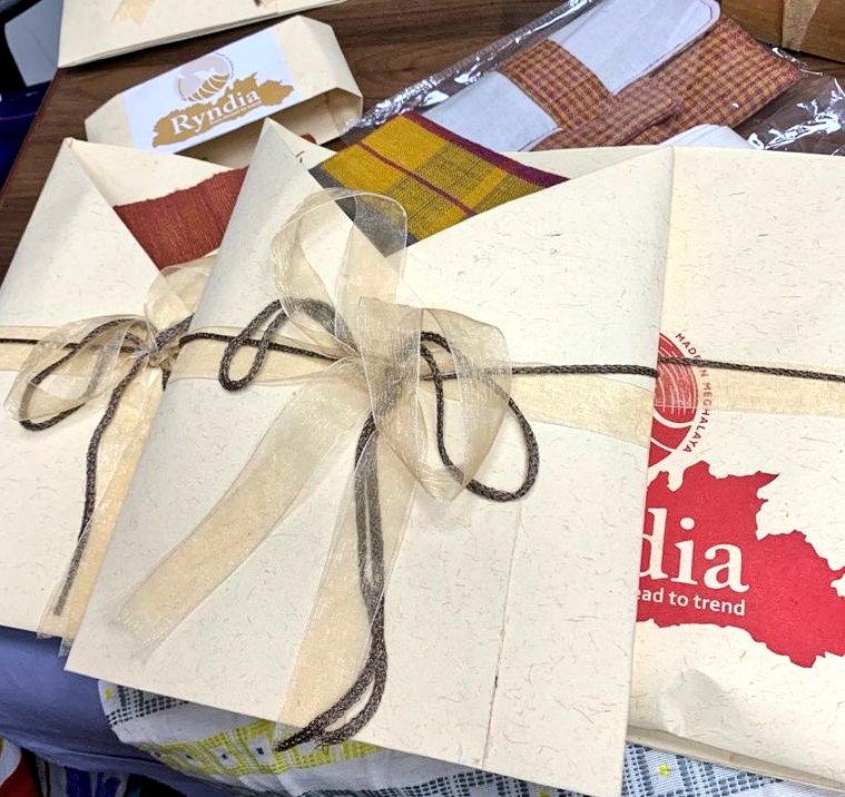 SangmaConrad's tweet image. This Diwali, let us support Hon&apos;ble PM @NarendraModi ji&apos;s clarion call to go #VocalForLocal by using &amp;amp; gifting locally-made products. These products are locally produced &amp;amp; crafted by #women weavers &amp;amp; artisans working with #Meghalaya&apos;s @deptoftextiles
#Local4Diwali
@smritiirani