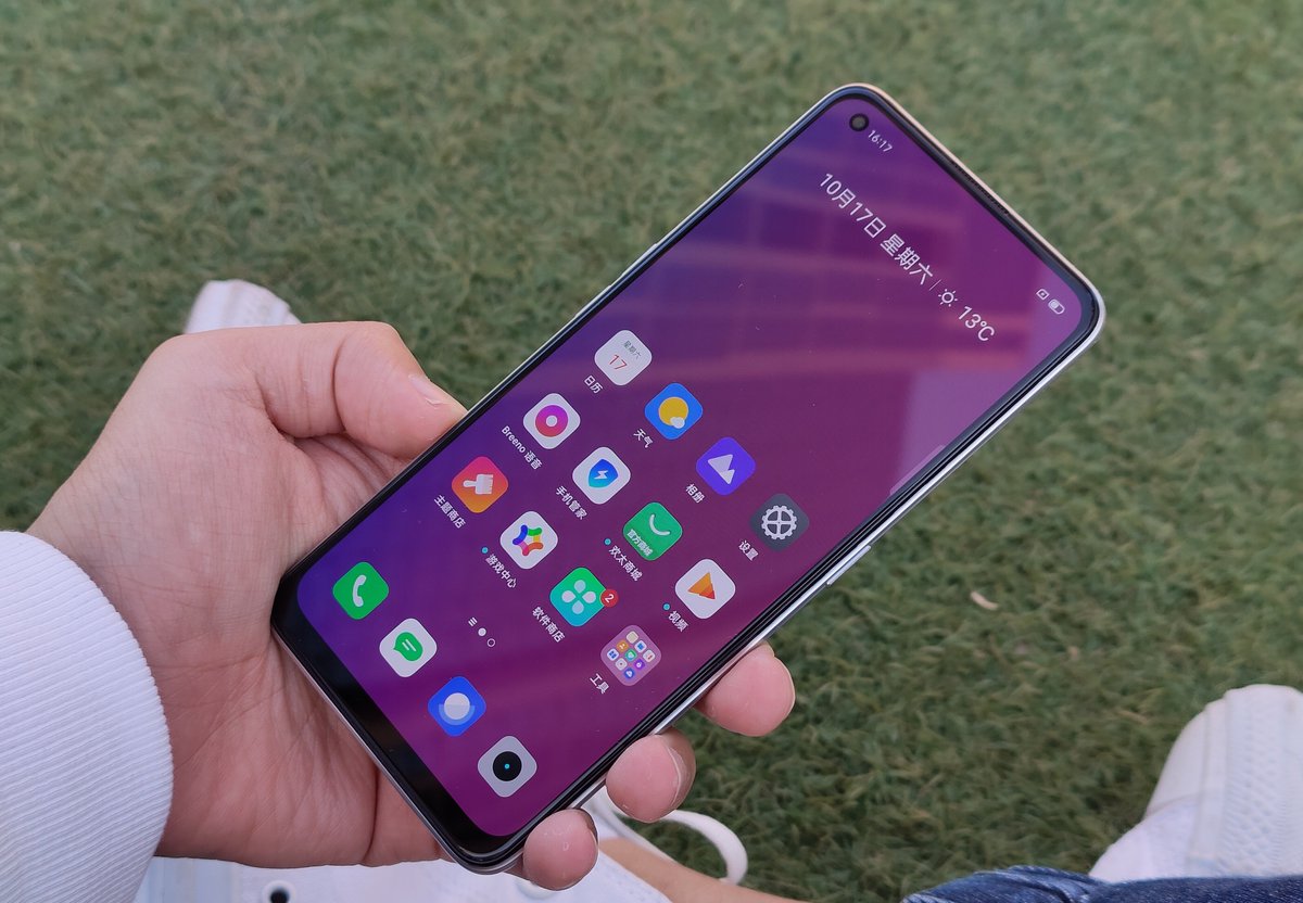TechFaction1's tweet photo. Realme Q2 Pro looks absolutely Stunning 🤩

#realme #realmeQ2Pro https://t.co/Qkpqzn2aBP