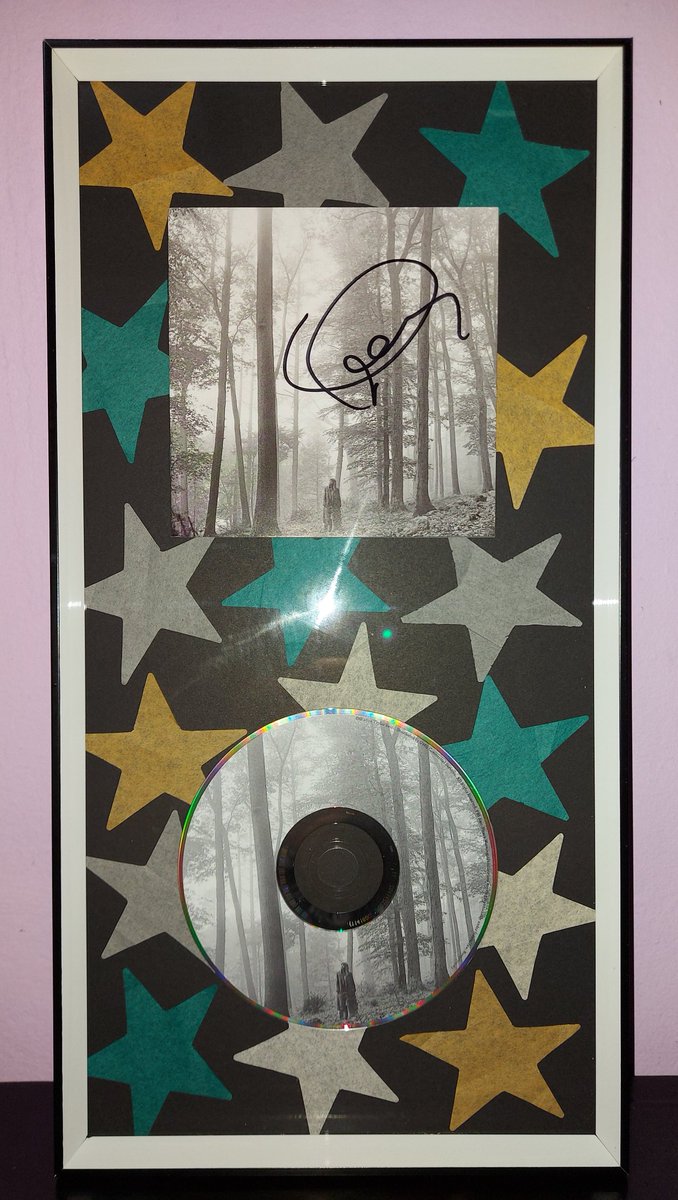 kimberlyyyvr's tweet photo. So I did something with my signed CD and I LOVE IT ❤️❤️

I'm voting for Taylor Swift for Artist of the Year at the #AMAs
#12YearsOfFearless @taylornation13 @taylorswift13 https://t.co/09ACJWC8NH