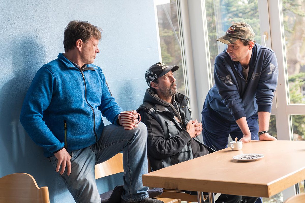 Die Pandemie hat die Missstände in der Fleischindustrie aufgezeigt. Die Politik hat versprochen, damit aufzuräumen, aber die Verabschiedung des Arbeitsschutzkontrollgesetzes ist verschoben. Die Regelungen müssen umgehend in Kraft gesetzt werden: t1p.de/Arbeitsmigrati…