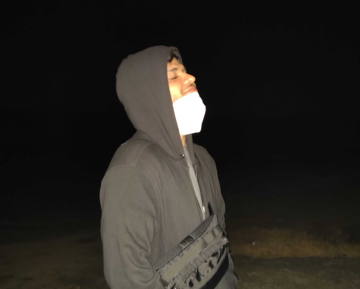 When u listen to khwaja mere khwaja in one airpod and kun faya kun in another one