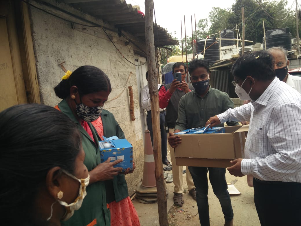 GBAChiefComm's tweet photo. My heartfelt gratitude to Madam @kiranshaw and Biocon Foundation for distributing sweet boxes to all Pourakarmikas of 198 wards on the occasion of Deepavali.

#BBMP #Bengaluru #Deepavali #HappyDeepavali @CMofKarnataka @KarnatakaVarthe @DHFWKA https://t.co/inS0eH2tIP