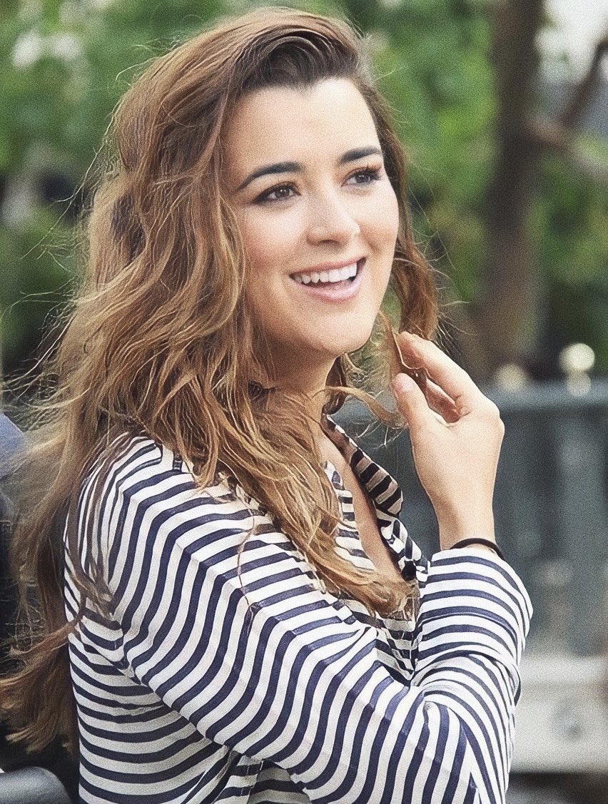 Happy birthday to one of my favourite humans, cote de pablo  