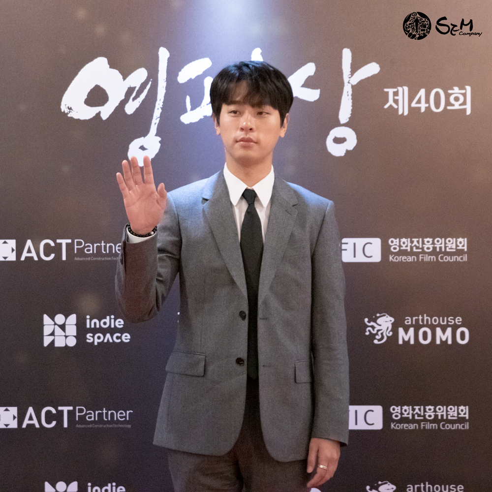 semcompany_'s tweet photo. [#박정민]
새미가 담아온 영평상 시상식 현장!
박정민 배우의 남우조연상 수상을 축하드립니다 🎉
⠀
#영평상 #한국영화평론가협회상 #다만악에서구하소서 #유이 #남우조연상 #축하드립니다

레드카펫 영상은 인스타그램 게시물에서 확인! 🔽
https://t.co/Q4Jn6Q2POD https://t.co/jkBaQwFXie