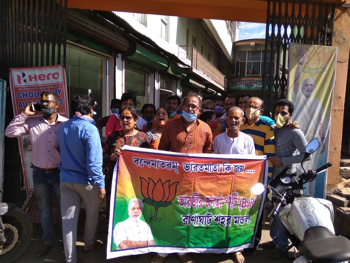 BJP4WBac's tweet photo. নদীয়া দক্ষিণ জেলায় বিহার জয়ের বিজয় উৎসব পালিত হলো । উপস্থিত জেলা সহ-সভাপতি শিশির আচার্য মহাশয় https://t.co/OtfBoqLmYf
