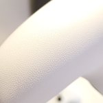 じっくりと目を凝らさないと分からない？!PS5コントローラーのザラザラ部分に隠されたある秘密