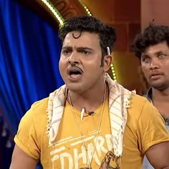 రావాలమ్మ..రావాలి..అభిజిత్ ను ద్వేషించడానికి కొత్త కొత్త హేటర్స్ రావాలి.ఎందుకంటే..కొంత మంది పాత హేటర్స్,  #అభిజిత్ కు ఫ్యాన్స్ గా మారిపోయారుఅయినా.. @abijeet కు PR ఉంది, PR ఉంది అని ప్రేక్షకులను నమ్మించడానికి.. రోజుకో కొత్త PR బ్యాచ్ తెగ కష్టపడుతున్నారు  #BiggBossTelugu4