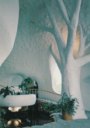 So when I was nine or so after begging for a few summers, our parents got tickets for the Xanadu tour and it was awesome. It was like the space-age met the natural 70s: 4/12