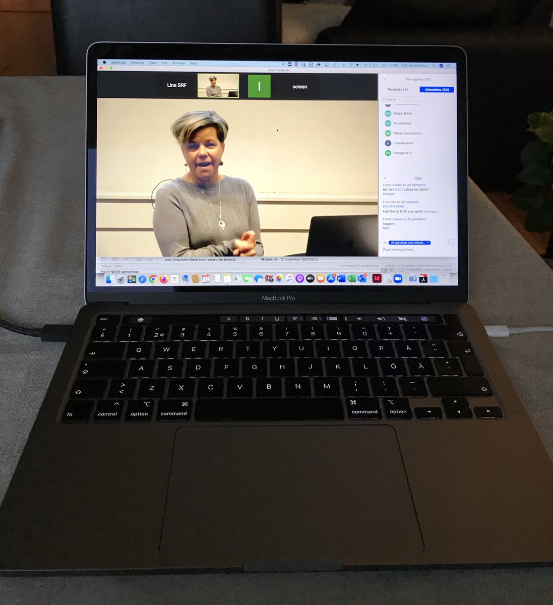 I dessa tider anpassar vi oss. Idag hålls Nationella ST-dagarna i Umeå digitalt. På bild syns Överläkare Maria Furberg som föreläser om akuta infektionssjukdomar.