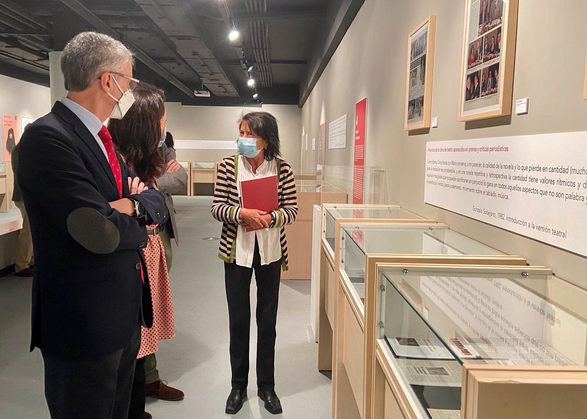 FCirculoBurgos's tweet photo. Esta mañana se ha presentado la exposición dedicada a la obra literaria “Cinco horas con Mario”, de Miguel Delibes. La muestra permanecerá abierta hasta el 4 de diciembre, en la sala de exposiciones “Círculo Solidario” de Fundación Cajacírculo, Plaza España 3. 

¡Entrada libre! https://t.co/0JOedl926F