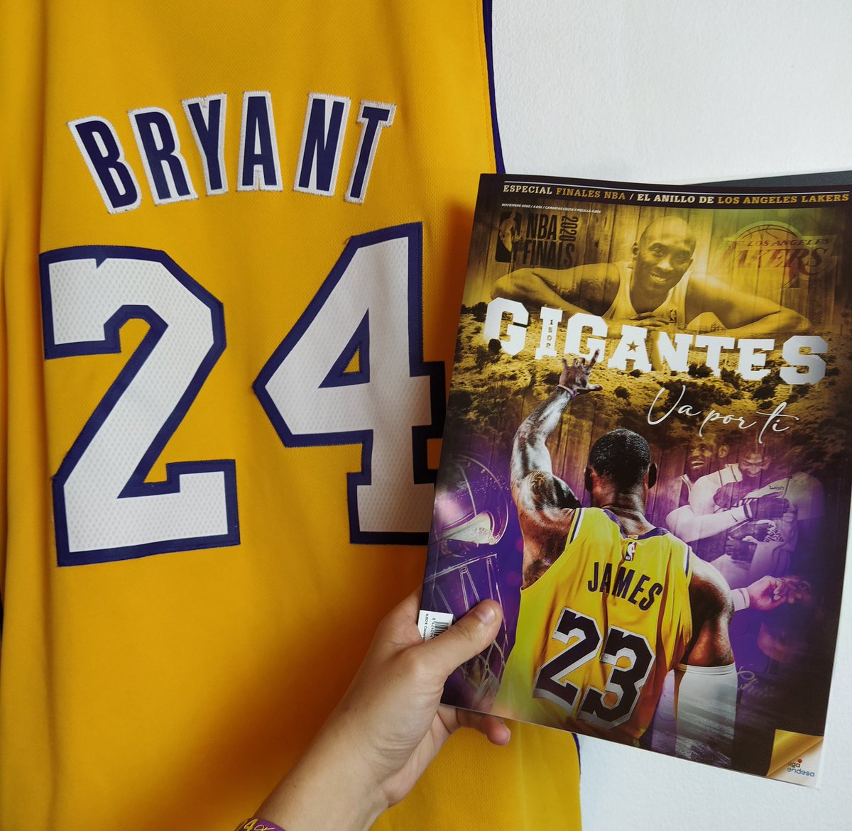 LAFiebreLakers's tweet image. ‼️SORTEO @GIGANTESbasket !!

Llévate el especial del campeonato de #LakeShow de la siguiente manera!! 

💜 Sigue a @LAFiebreLakers 
💛 Sigue a @GIGANTESbasket 
🏆 RT y menciona a 3 amigos/as

*solo para España
@Bang4Three @PichuRuas en el interior

LINK ⬇️
gigantes.com/tienda/ultimos…