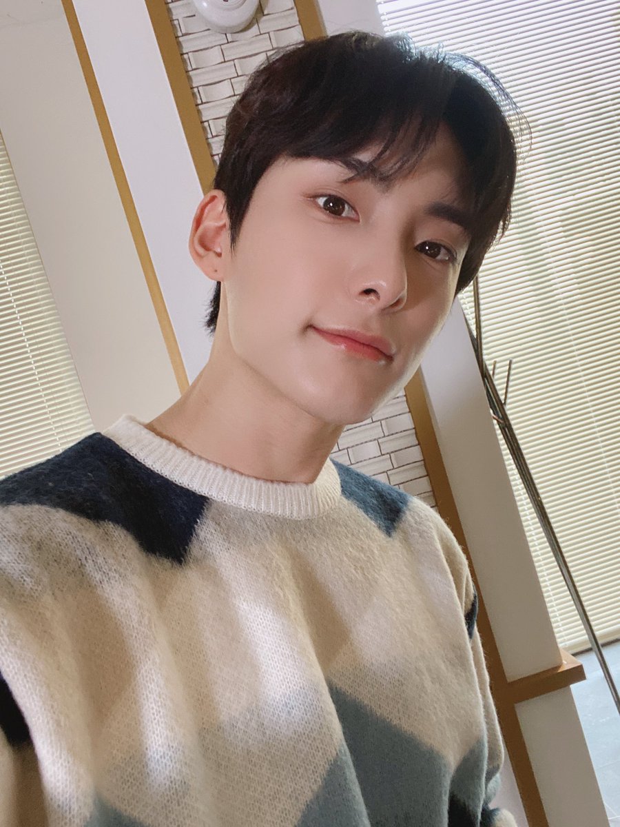 official_ACE7's tweet photo. [#에이스_준]
오늘도 초이들 덕분에 하루 알차게 보냈다 ❤️ 고맙구 사랑해 초이스 💕
#ACE #에이스 #CHOICE #초이스 https://t.co/6oZozStDEA