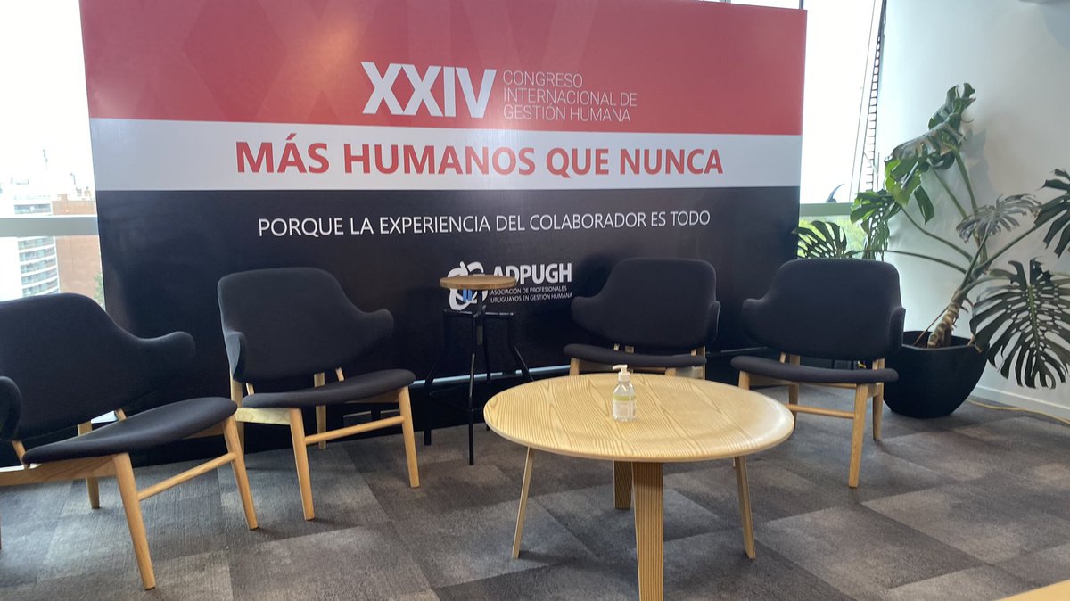 Hoy será una jornada llena de conocimiento . Este año lleno de desafíos, celebramos este encuentro de reflexión con reconocidos profesionales que nos brindan su visión y comparten herramientas para ser #MásHumanosQueNunca