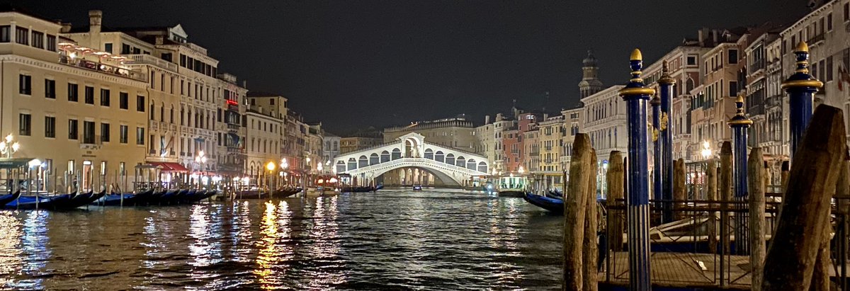 @CharlesMcCool @jettingaround @Claudioula @WorkMomTravels @DoroLef @Nicolette_O @E_Scal @AuraPriiscel @HHLifestyleTrav @epicureanexpats Sticking with the classics, here is #Venice at night from this January for #JAchat #Travel