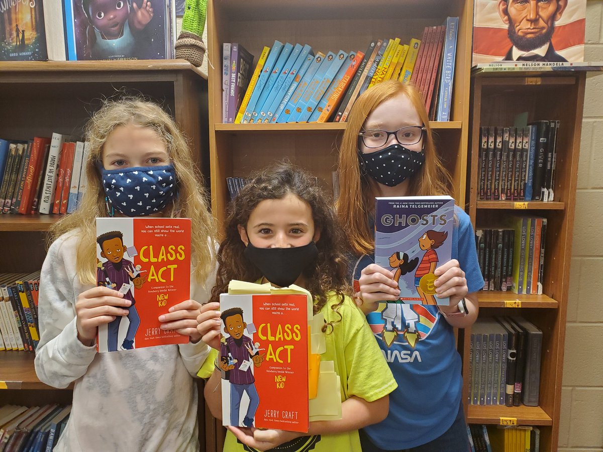 ClaudiaRDaniels's tweet photo. In this community,  we believe in the power of #graphicnovels @goraina @JerryCraft @donalynbooks #BookPusha https://t.co/TeWvGFrIax