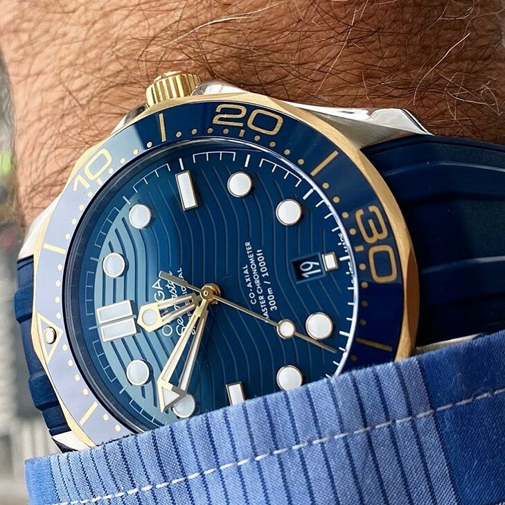 buy1way's tweet photo. How do you find it ?
.
☑️Follow @buy1way for more contents
.
.
——————————————————————
📸 by @midlifewatchcrisis
.
.
#omega #seamaster #omegaseamaster #omegaseamaster300m #omega007 #omegajamesbond #jamesbondwatch #007 #divewatch #007watch #notimetodi… https://t.co/Un502GFfl3 https://t.co/ps54qcxXqk