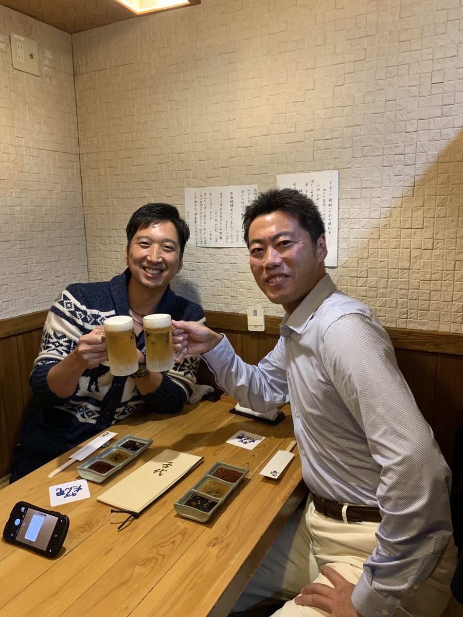 球児 浩治が揃いましたよ 藤川球児氏と上原浩治氏の豪華なツーショット あの漫才コンビのパロだよね それが言いたくて会ったんですね Togetter