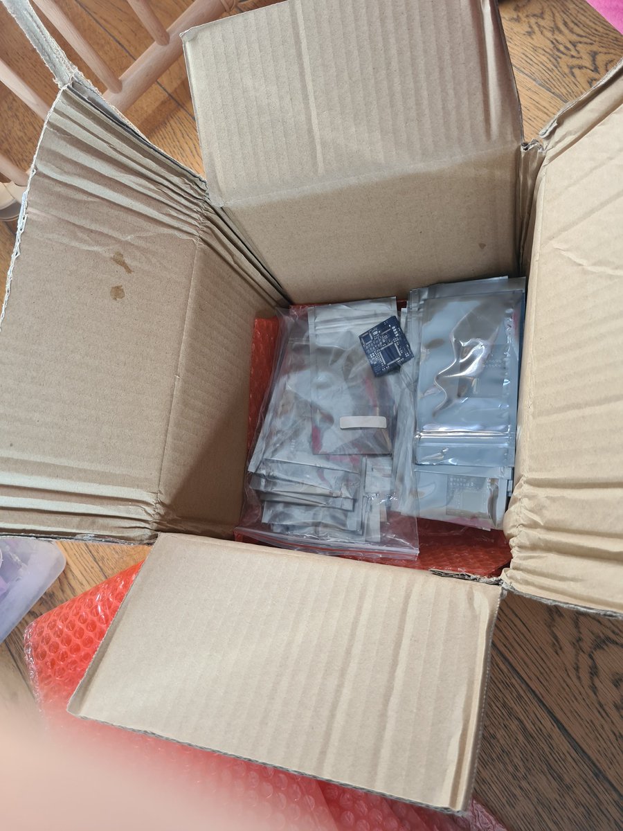 romainbrami's tweet photo. 50 #UltraPif prêtes à rendre votre #Nintendo 64, switchless 50/60Hz. Pal /NTSC.
Cc: @FFVIMan @furrtek @DarkJipe @djpweb @Matt_RetroGamer @ahl9 @Wahwah__ @borti4938 @CabriDIY @RetroRGB https://t.co/pMbTVtmi97