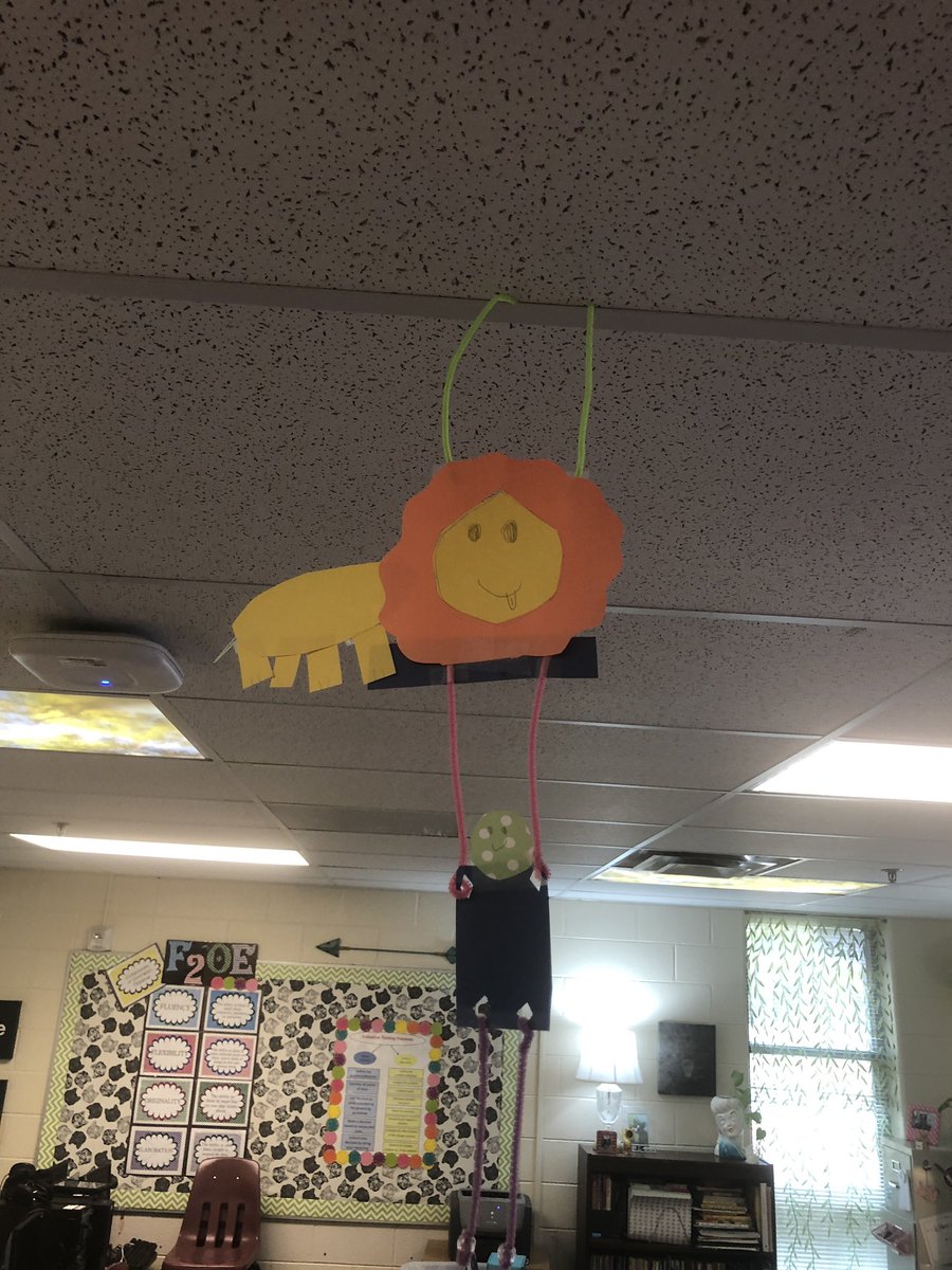 MegChar's tweet photo. 🎯 3rd exploring balance and center of gravity as they created Calder-inspired acrobats and collaborating during convergent thinking @bakerelembears #learngrowlead @cobbalp #lovetothinkhere https://t.co/EHTWsQMXHR
