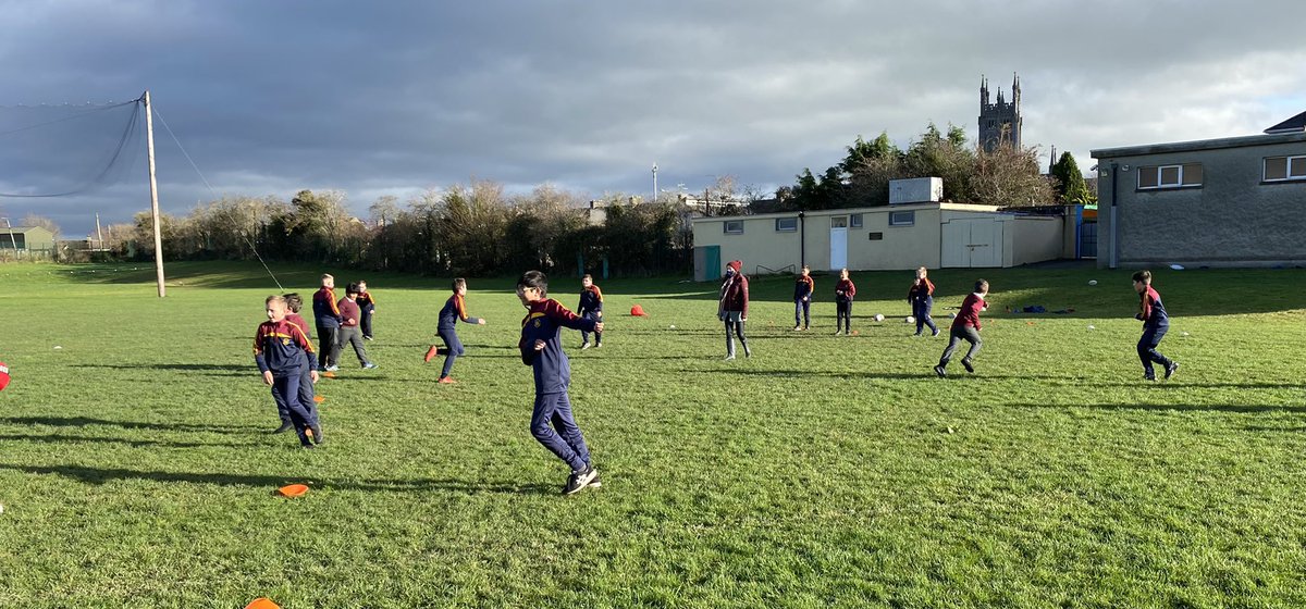 devlins48's tweet photo. A Great Morning of Rugby Fun Games with the very talented 3rd &amp; 4th Classes @CBSPrimaryKK today looking forward to working with you over the coming weeks @LeinsterBranch @KilkennyRFC @KilkennySport @KilkennyLP #FromTheGroundUp #AllinclusiveFun 👍😀🏉 https://t.co/moi4yoZAj5