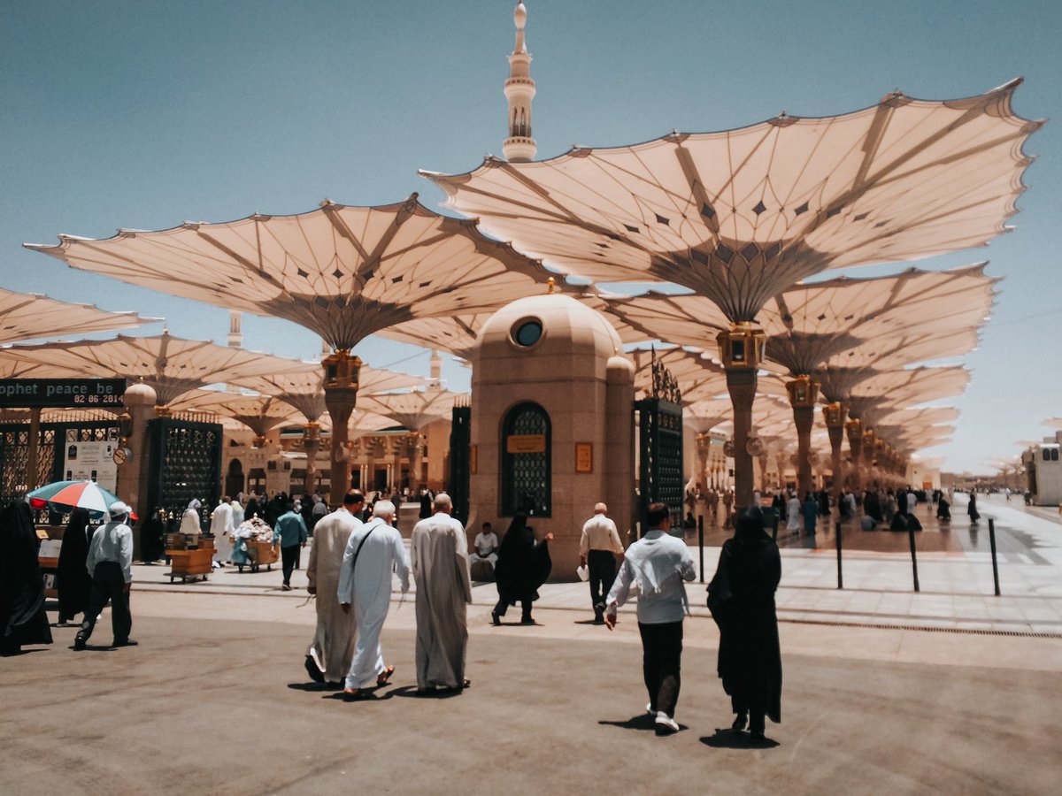 Part 2.Ini sebenarnya perkongsian sikit gambar masa pergi umrah bersama wife awal tahun 2014 dulu.iPhone 5S ni dilancarkan September 2013. Sampai Malaysia bulan November.Baru beli 5S sebulan terus pergi umrah. Jadi memang nak cuba shoot guna phone je sepanjang kat sana.