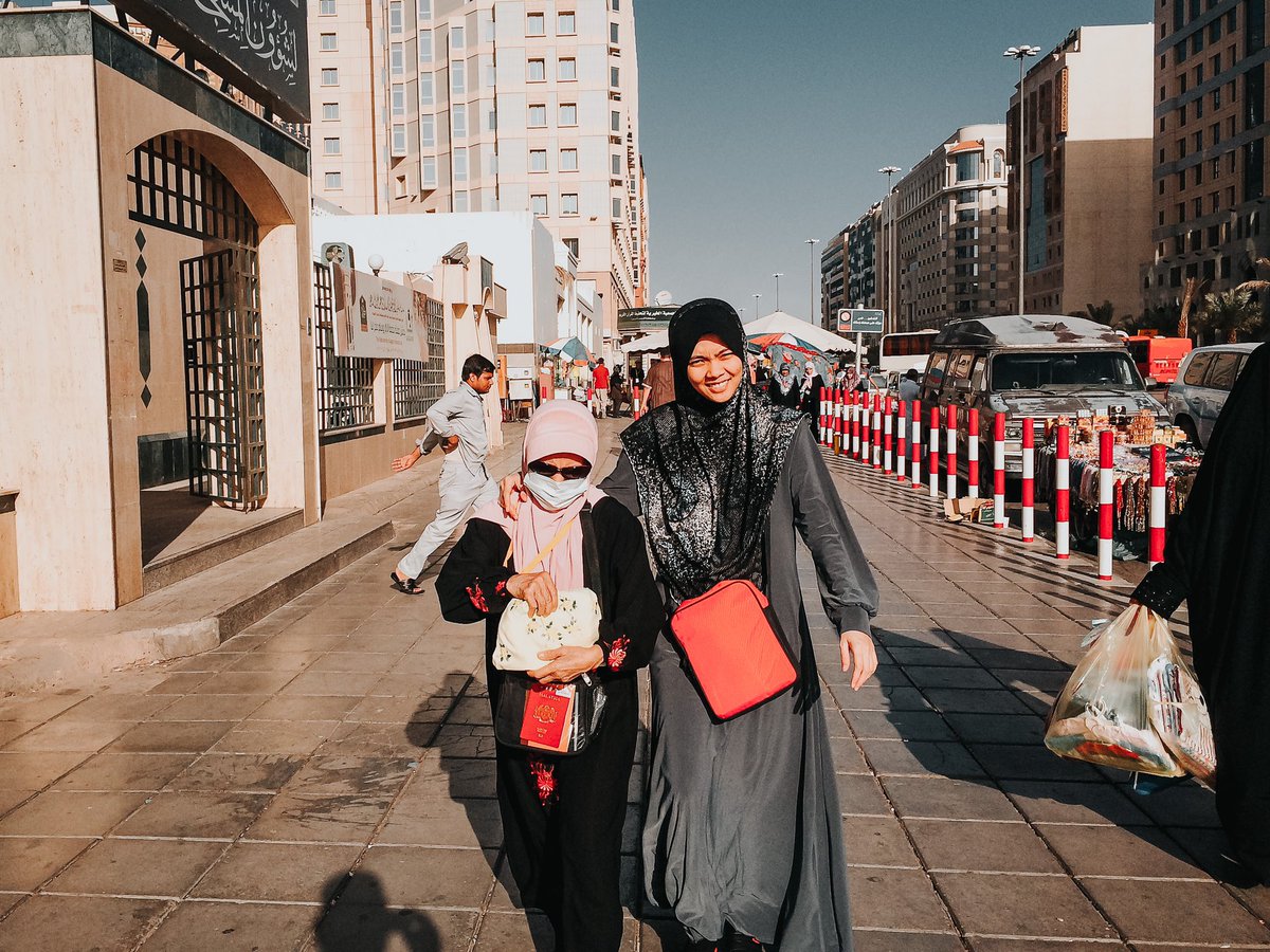 Part 2.Ini sebenarnya perkongsian sikit gambar masa pergi umrah bersama wife awal tahun 2014 dulu.iPhone 5S ni dilancarkan September 2013. Sampai Malaysia bulan November.Baru beli 5S sebulan terus pergi umrah. Jadi memang nak cuba shoot guna phone je sepanjang kat sana.