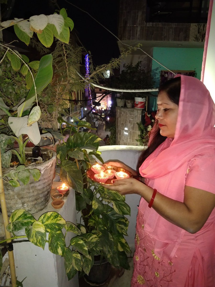 SavitriMishra01's tweet photo. आइए मिलकर जलाएँ "उम्मीद का दिया" 🪔
#DiyaForHope
#DiyaForOneness
#DiyaForHumanity
@DelhiPMC
@AmritaDhawan1 https://t.co/OBaKCWAEF1
