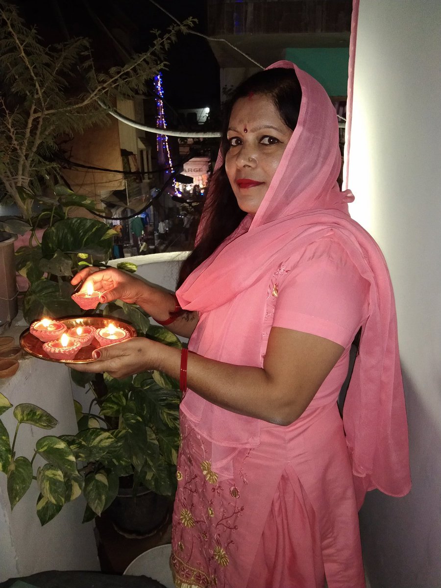 SavitriMishra01's tweet photo. आइए मिलकर जलाएँ "उम्मीद का दिया" 🪔
#DiyaForHope
#DiyaForOneness
#DiyaForHumanity
@DelhiPMC
@AmritaDhawan1 https://t.co/OBaKCWAEF1