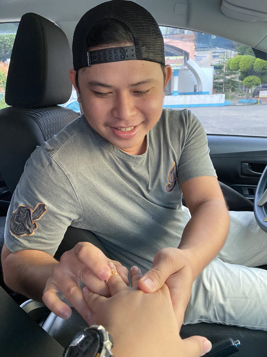 myrcailing's tweet photo. Me: doy kwaon sa daw natos mama sa clinic ayha ta mag grocery
Bodot: hapit sa ta sa cathedral
*wa jd koy idea ngno moadto cathedral and pag park namo mo naog na unta ko nya ge gunitan nyag kalit ako kamot and tadaaaaa π₯Ίπ*
#officallyengaged π https://t.co/KDgk2LO6zI