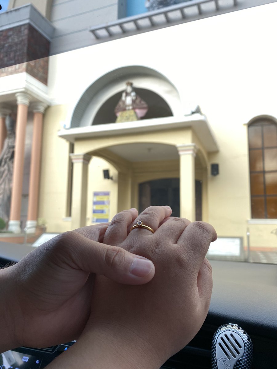 myrcailing's tweet photo. Me: doy kwaon sa daw natos mama sa clinic ayha ta mag grocery
Bodot: hapit sa ta sa cathedral
*wa jd koy idea ngno moadto cathedral and pag park namo mo naog na unta ko nya ge gunitan nyag kalit ako kamot and tadaaaaa π₯Ίπ*
#officallyengaged π https://t.co/KDgk2LO6zI