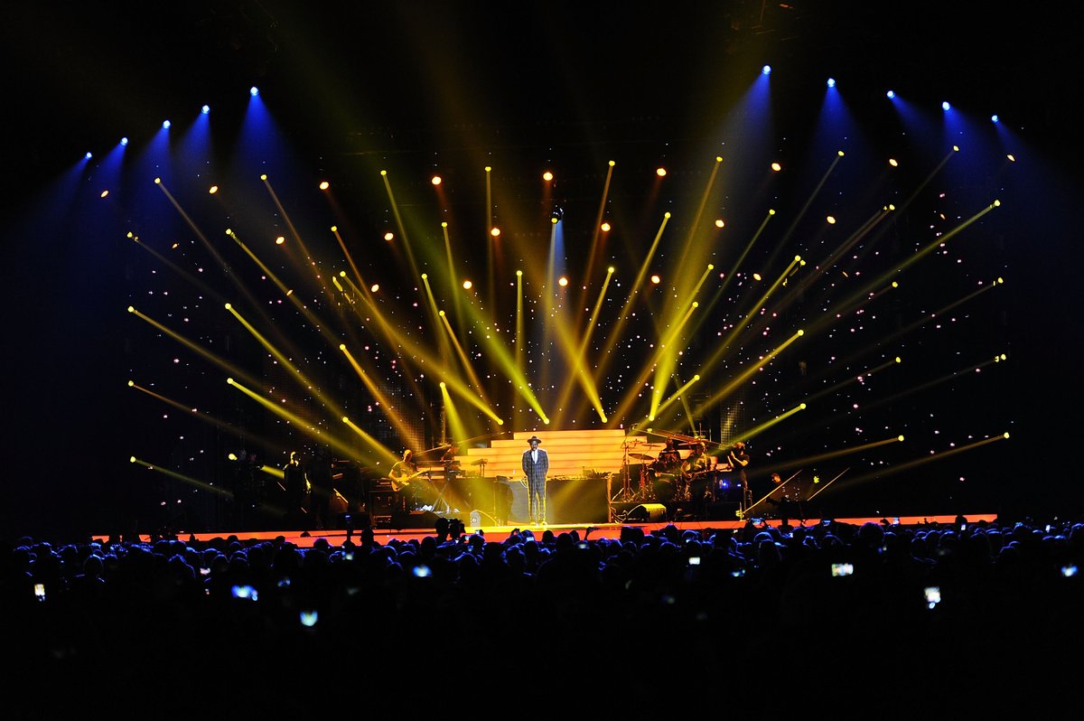  @Labrinth: "Everything slowed down after that, it challenged my ego because I was famous, and if I wanted to go figure my shit out that stuff was going to go away. Do I leave these beautiful things? These linens? This furry jacket? But I had to let it go."