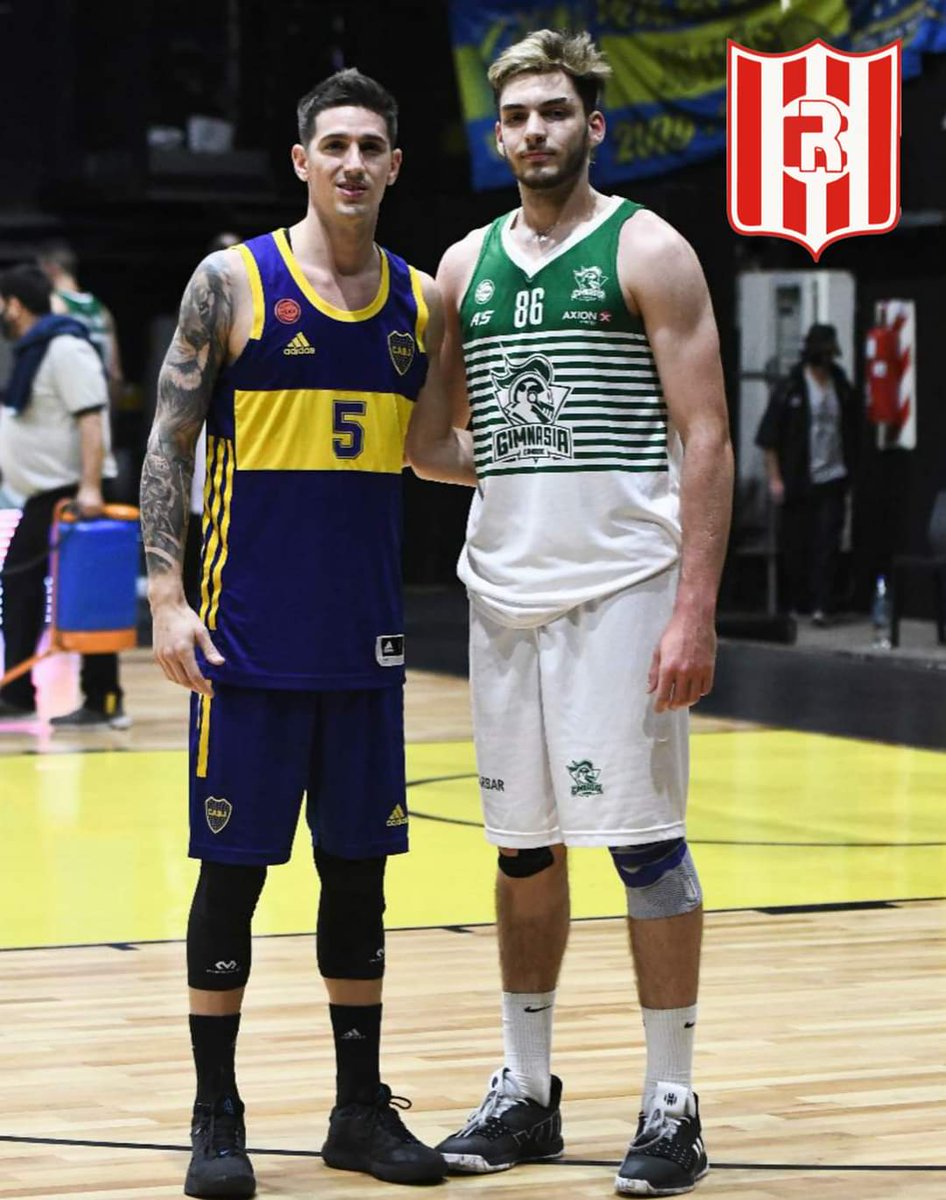 BasquetTw's tweet photo. Tendrá algo bueno éste 2020?  
Siii papá mirá ésta foto.. se nos infla el pecho y lo decimos a todos... Nico y Franquito son de Racing club de Trelew.. muchos éxitos a los dos.. 

https://t.co/df4q7rANX6 https://t.co/Nxjf3w7two