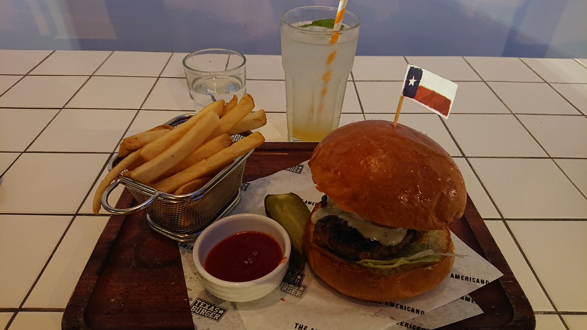 Gundamwhitefox's tweet photo. Blue cheese burger combo

Texas Burger
立場: 黃店
地址: 旺角亞皆老街8號朗豪坊12樓1A號舖
地圖: https://t.co/MO7PdWzo3N
電話: +852 3488 5005

和你Pay: https://t.co/FoyNAqGCPX

#StandWithHongKong
#YellowEconomicCircle
#monkok
#burger https://t.co/1ICy3tVRVZ