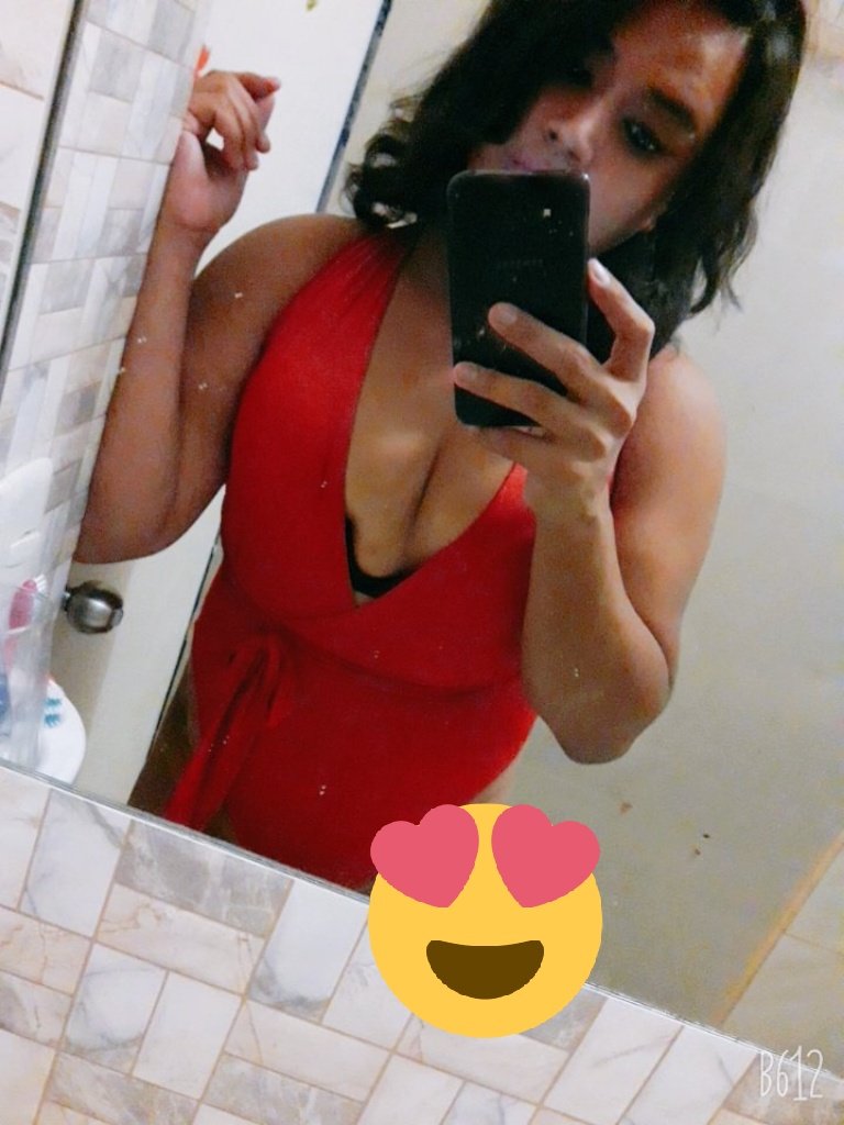 KalheesiO's tweet photo. Me encanta el rojo #FelizJueves #FelizJuevesATodos #TransMexico #transperuana #transperuanas #translima #Piura #gorditabuena #gorditasbellas #SiguemeYTeSigoAlInstante https://t.co/zeumuE5Xag