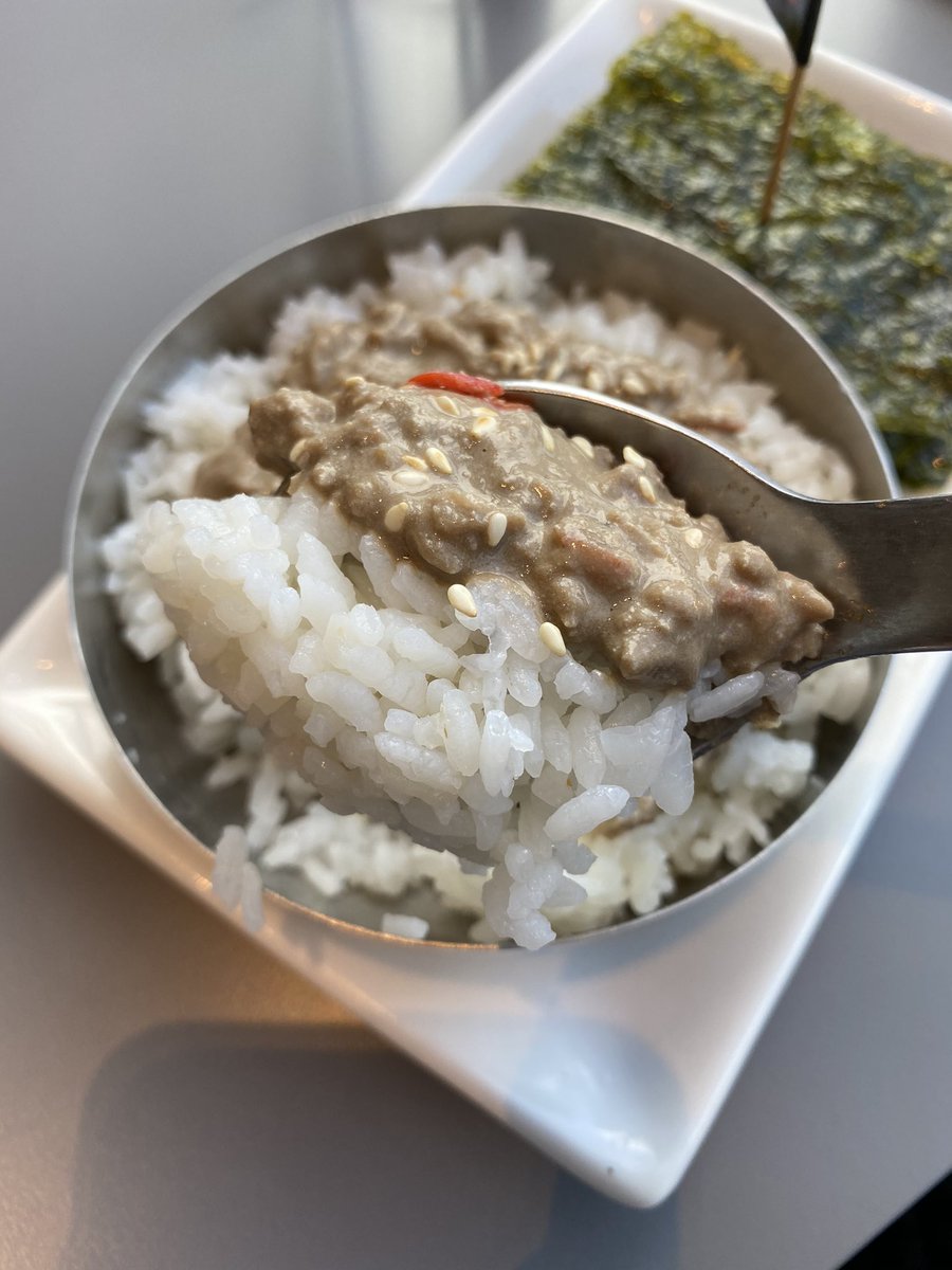 📍 Bonchon 

หูยยเพิ่งเคยกินมันปูบอนชอน อร่อยยยนะ! รู้สึกกินเปล่าๆ ไม่ห่อสาหร่ายอร่อยกว่า นัวๆดีอ่ะ เลือกได้ระหว่างข้าวสวยกับข้าวเหนียว แนะนำข้าวสวยนะครัช <a href="/aroii/">@aroii บอกต่อ</a>