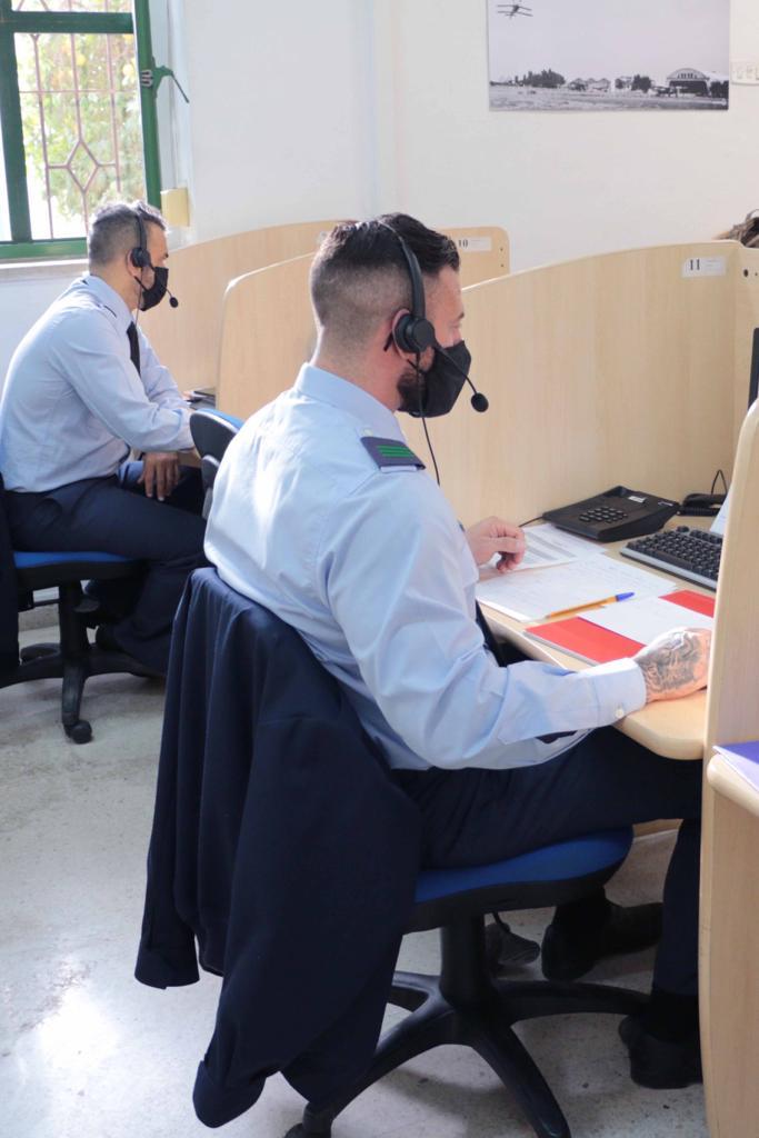 Defensagob's tweet photo. Ya está activa la Sección de Vigilancia Epidemiológica del Acuartelamiento Aéreo de Tablada @EjercitoAire, sumando 30 nuevos rastreadores en colaboración con la @AndaluciaJunta para contener la #COVID19.
#MisiónBaluarte
#ElEsfuerzoQueNosUne https://t.co/rteuEhY28T