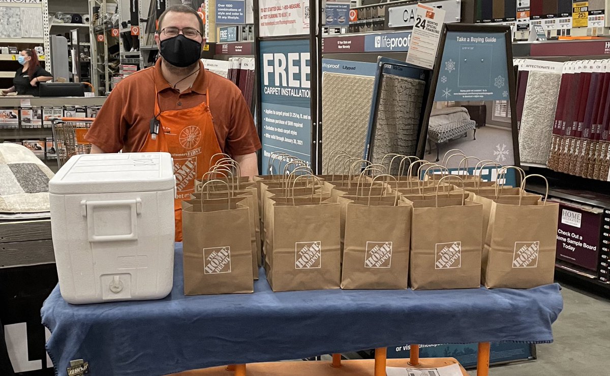 EvansFelder's tweet photo. Dept Sup Brian isn’t waiting until the actual date for freight appreciation but he’s showing his associates that he appreciates them daily. Great example of leading by example, thanks 4 all you do.@MitziGSneed @TammyColemanTHD @CharityPinckney @Glaser_Matthew1 @keithbranhamHD https://t.co/RZ9wru3f4N