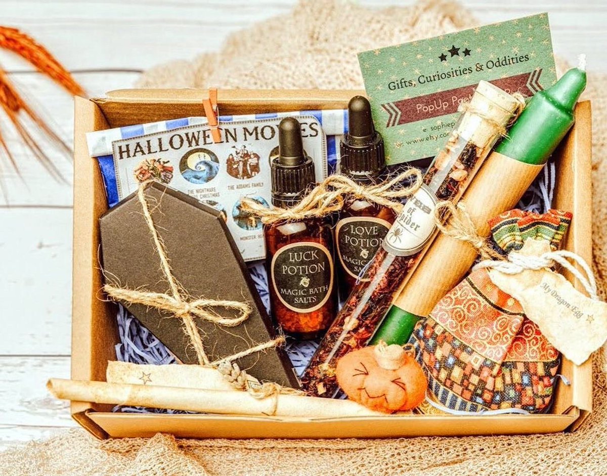 MerseyEtsyTeam's tweet photo. For this month’s Seller Spotlight we’ve been chatting with the lovely Sophie this month from PopUp Poetry Shop. With over 3,000 Etsy sales so far, Sophie makes personal and fun Hampers, Survival Kits and Treat Boxes! 🧡

https://t.co/FuWCRpuiqh     #etsy #etsyuk #sellerspotlight https://t.co/ccmkYaeiuU