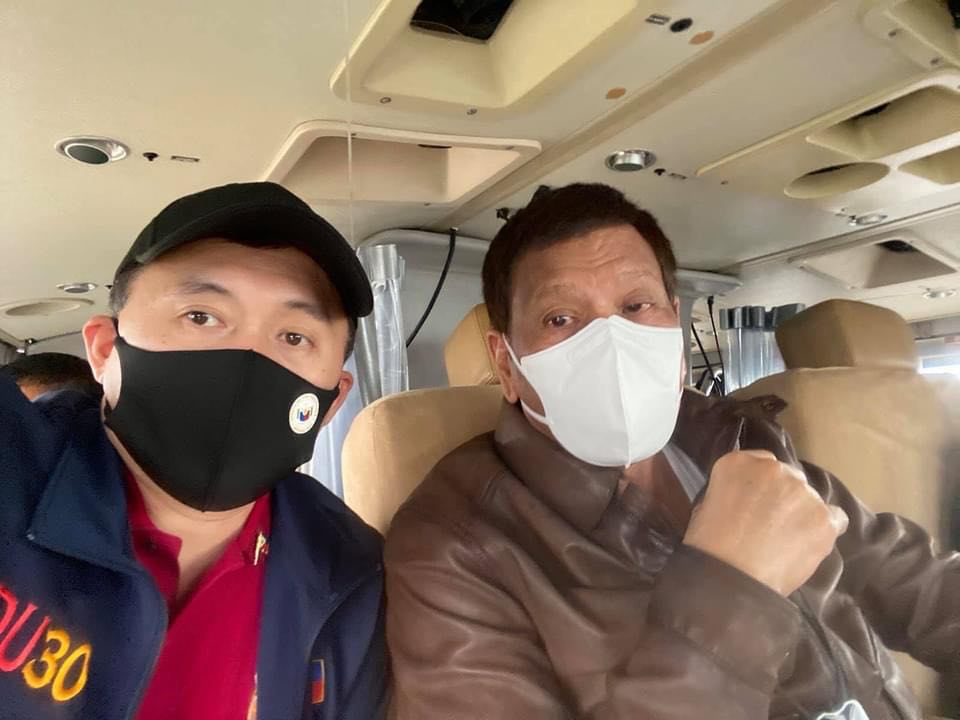 dzrhnews's tweet photo. LOOK: Pang. Duterte, Sen. @SAPBongGo nagsagawa ng aerial inspection sa Marikina, Pasig at Rizal province na matinding sinalanta ng bagyong #UlyssesPH |📸 Bong Go #DZRHNationwide https://t.co/CE7jvehE23