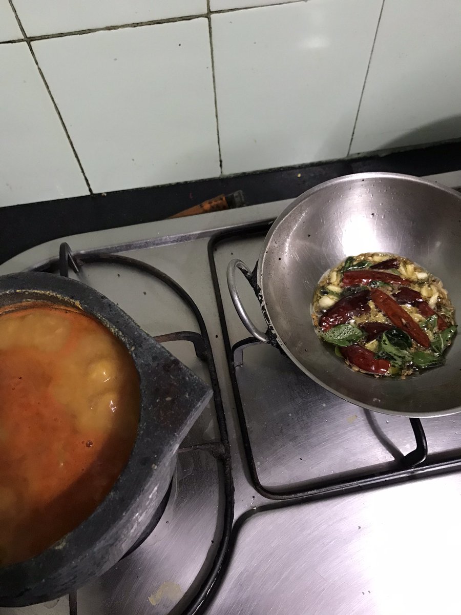 PantryCar's tweet image. Started using the newly bought traditional cookware by cooking my comfort food! 

Tomato Pappu/Dal in KalChatti(Soapstone pot) &amp;amp; Urulaikizhangu Kari(Potato Fry) in Cast Iron Kadai! 

#SouthIndianFood #TraditionalCookware #foodie #foodblogger #vegetarian #Lunch #thursdayvibes