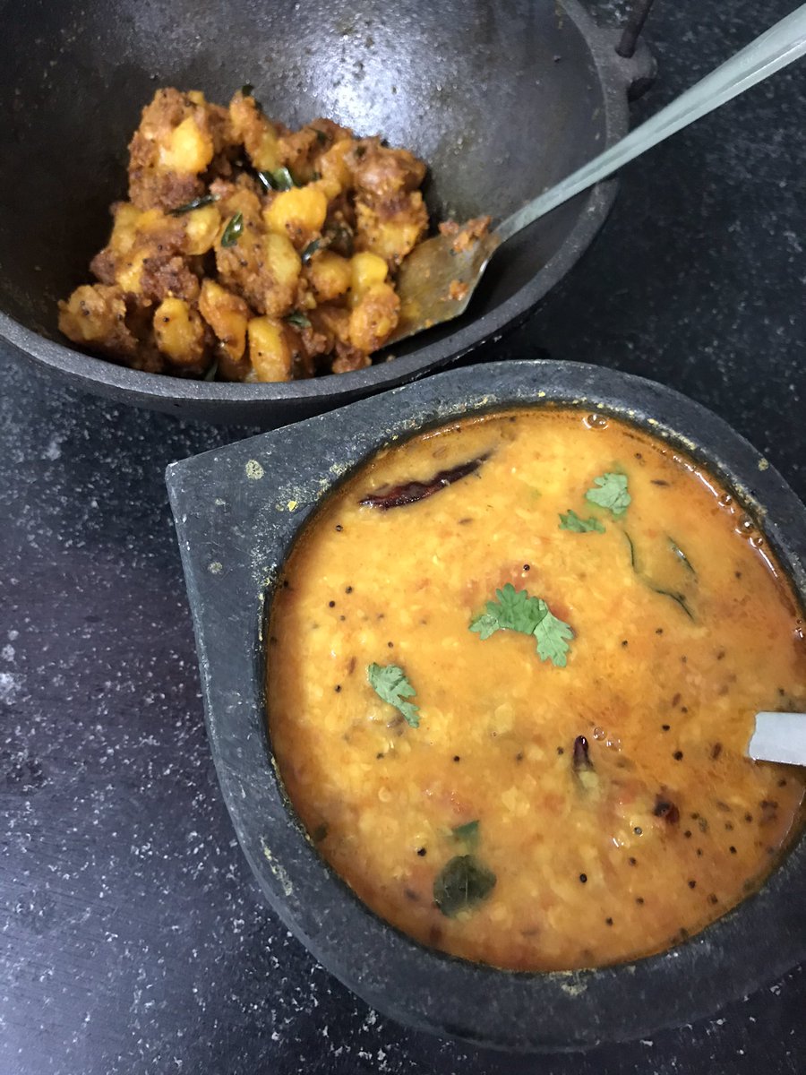 PantryCar's tweet image. Started using the newly bought traditional cookware by cooking my comfort food! 

Tomato Pappu/Dal in KalChatti(Soapstone pot) &amp;amp; Urulaikizhangu Kari(Potato Fry) in Cast Iron Kadai! 

#SouthIndianFood #TraditionalCookware #foodie #foodblogger #vegetarian #Lunch #thursdayvibes