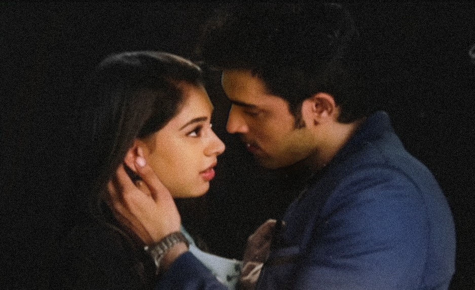 MonsterManikFC's tweet photo. Manik is someone who knows his limit.he express his love though physical intimacy but he knows where to stop.Never Ever he made his girl uncomfortable.He never pressurised her to give in to his desire,never forced her.They're mature couple unlike😗💨 #ManikMalhotra #ParthSamthaan https://t.co/bqsU7SOs0Q