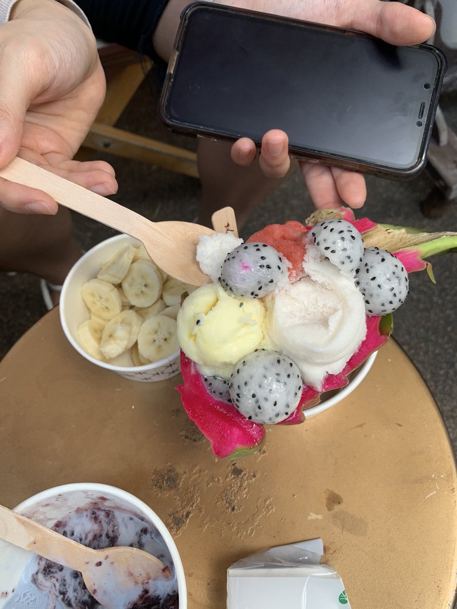 pearl_juu's tweet photo. สายไอติมห้ามพลาด torry's ice cream ที่ภูเก็ต โคตรดี อร่อยยยมากกก ไอติมมีหลายรสมากก ชื่นใจสุดดด เราไปเที่ยว 4 วัน ก็แวะมากินทุกวัน 5555 แต่คิวแน่นมร๊ากก แนะนำมาเช้าตอนร้านเปิด ส่วนเร���ทำได้แค่ take away 5555 ยืนกินหน้าร้านเอา @aroii #อร่อยบอกต่อ #อร่อยไปแดก #รีวิวภูเก็ต https://t.co/r7UPEVJ43D