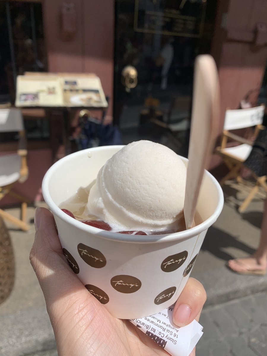 pearl_juu's tweet photo. สายไอติมห้ามพลาด torry's ice cream ที่ภูเก็ต โคตรดี อร่อยยยมากกก ไอติมมีหลายรสมากก ชื่นใจสุดดด เราไปเที่ยว 4 วัน ก็แวะมากินทุกวัน 5555 แต่คิวแน่นมร๊ากก แนะนำมาเช้าตอนร้านเปิด ส่วนเร���ทำได้แค่ take away 5555 ยืนกินหน้าร้านเอา @aroii #อร่อยบอกต่อ #อร่อยไปแดก #รีวิวภูเก็ต https://t.co/r7UPEVJ43D