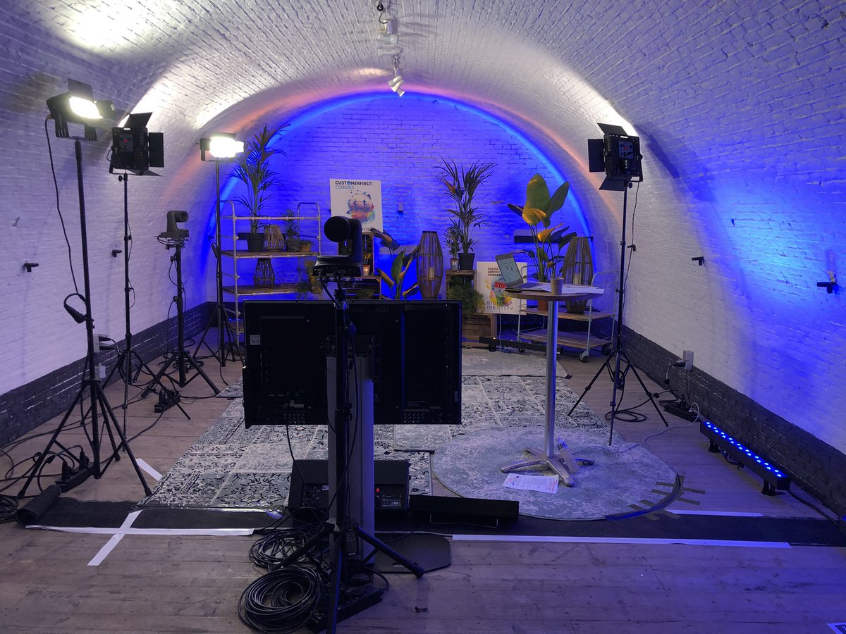wilmabouwen's tweet photo. Behind the scenes bij @CFCongres en @SocialServiceNL Dit jaar een online event, het ziet er supertof uit! #CFC20 #SSC20 https://t.co/kAHbVFPLaE