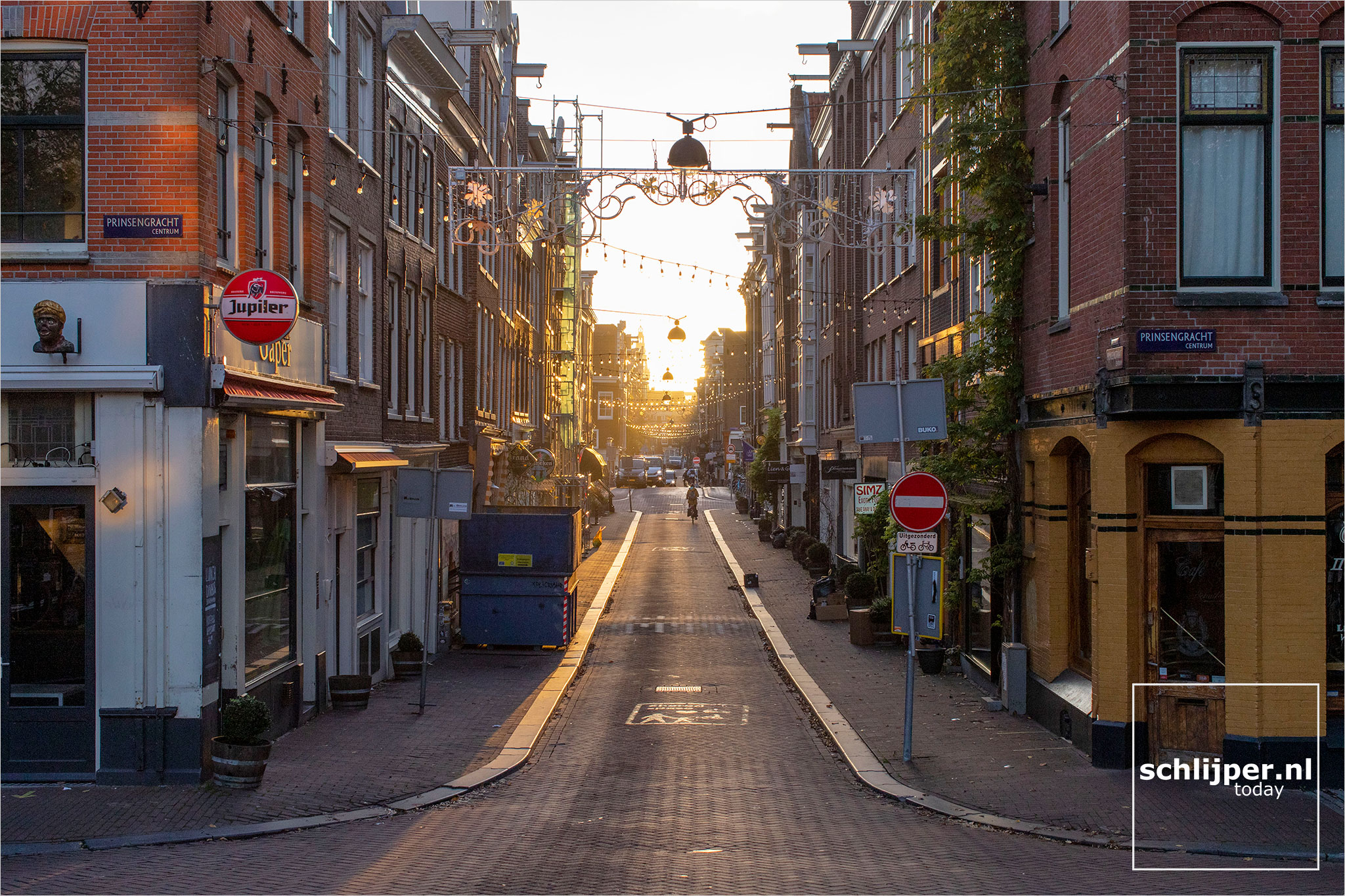 Thomas Schlijper on X: Harry Banninkstraat, Oosterdokskade 07.11.2020  10:57 #Amsterdam @mediamarkt_nl  / X