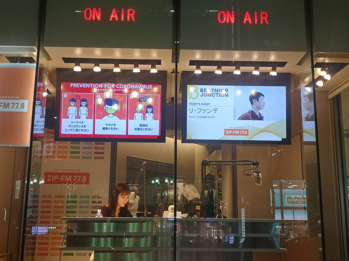 ganmi24's tweet photo. 11月11日(水曜日)清里千聖さんがナビゲートする(BEATNIK JUNCTION)
公開生放送見てきました。
#ラシック #LACHC #ビージャン #bjcs #清里千聖 #ナビゲーター #ラジオDJ #MC #出席確認アピール #出席確認 #公開生放送 #ラジオ #zipfm https://t.co/BnzIi5orZs