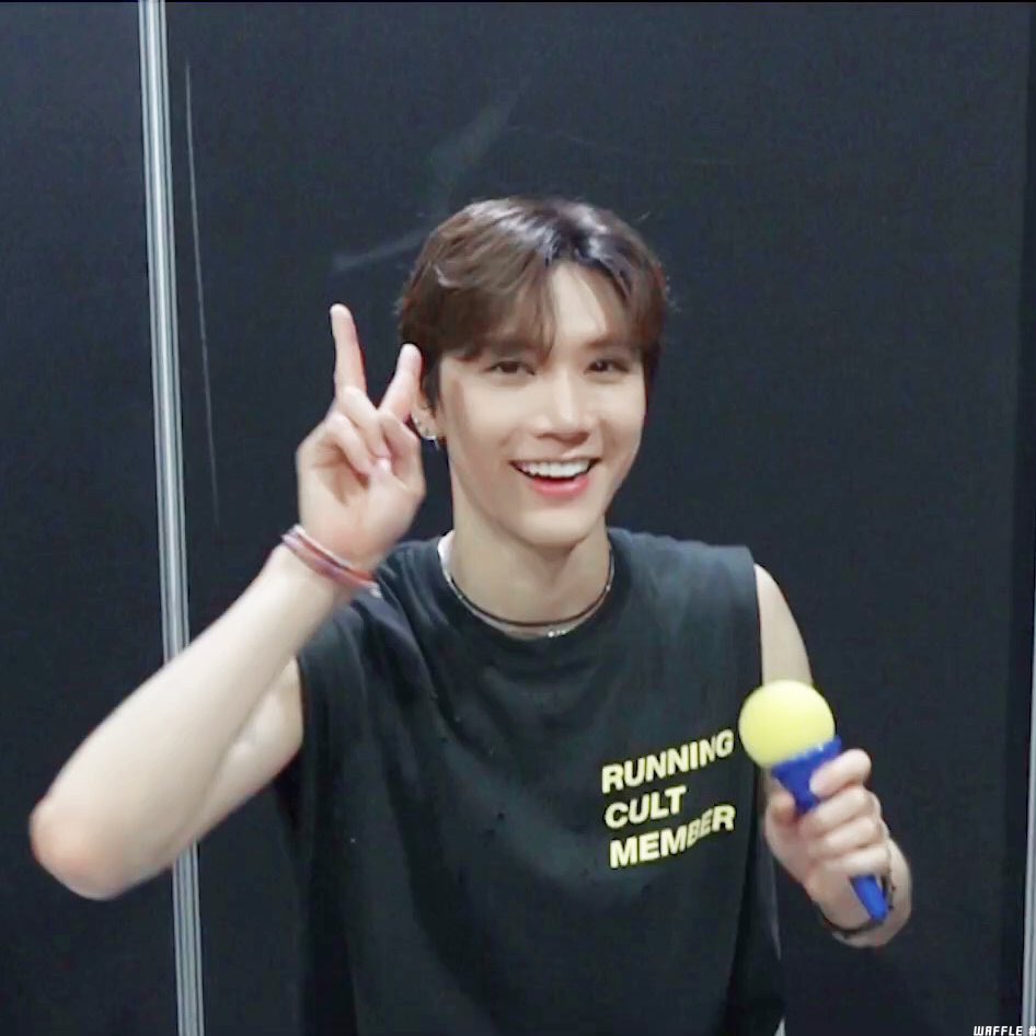 yoichifly's tweet photo. just another moment of me thinking how can Ten's smile makes me the happiest person on Earth.. :(( i love him more &amp;&amp; more each day..♡ https://t.co/AS3WsEJFAN